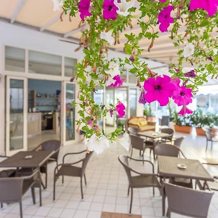 Hotel Valparaiso Rimini Eksteriør bilde