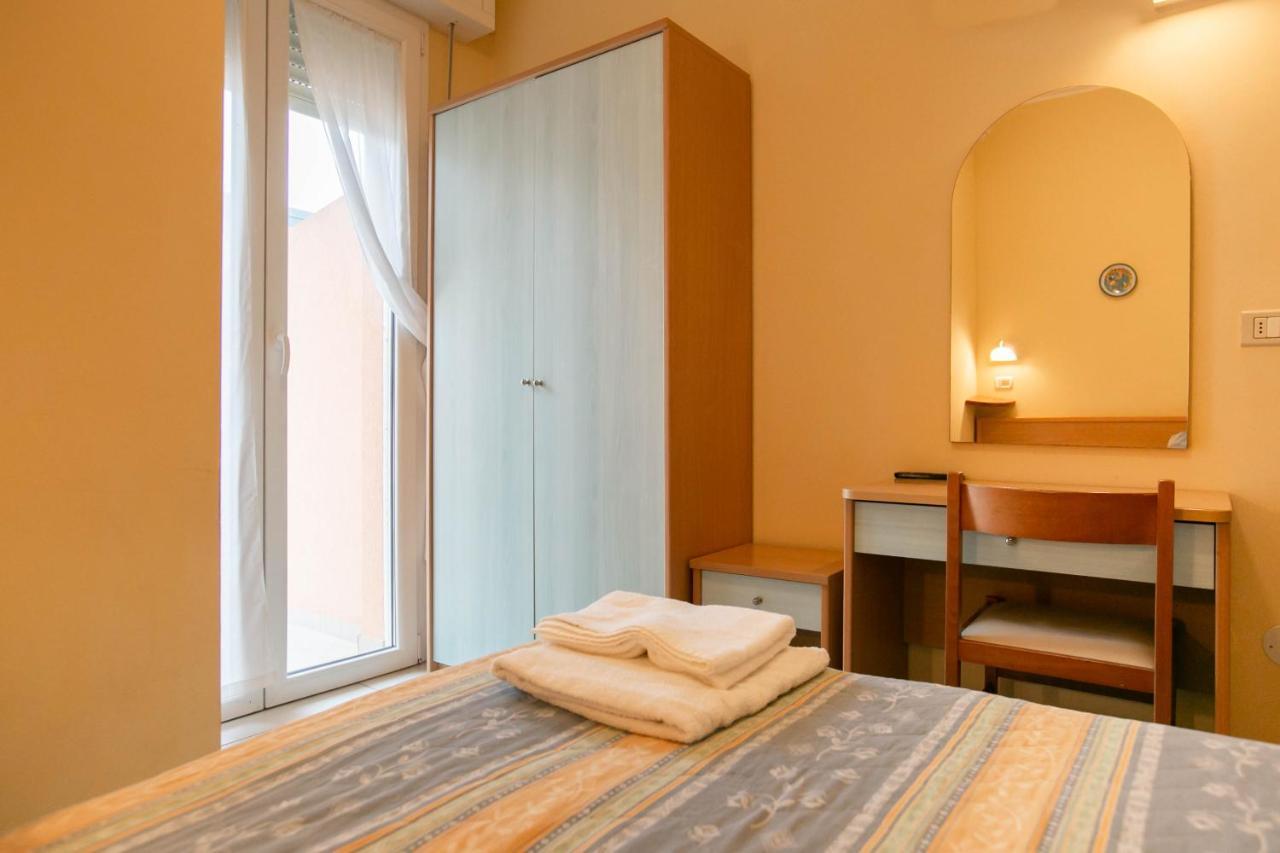 Hotel Valparaiso Rimini Eksteriør bilde
