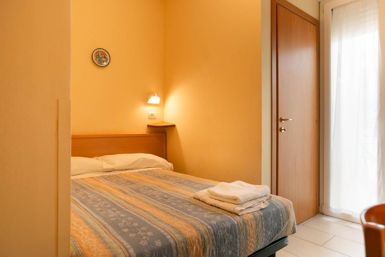 Hotel Valparaiso Rimini Eksteriør bilde