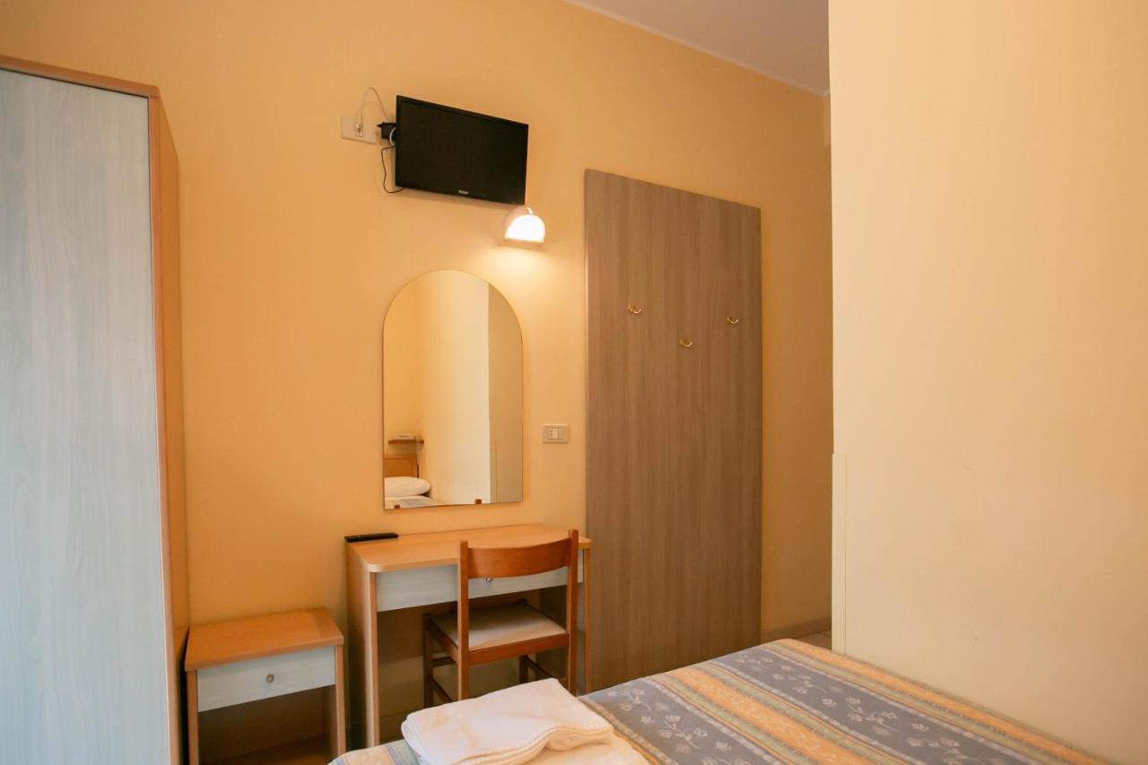 Hotel Valparaiso Rimini Eksteriør bilde