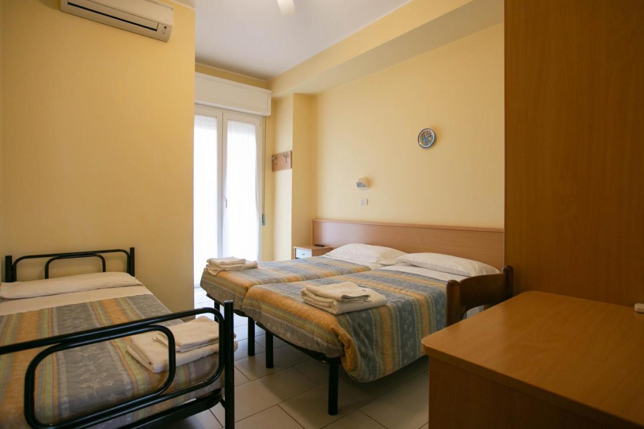 Hotel Valparaiso Rimini Eksteriør bilde