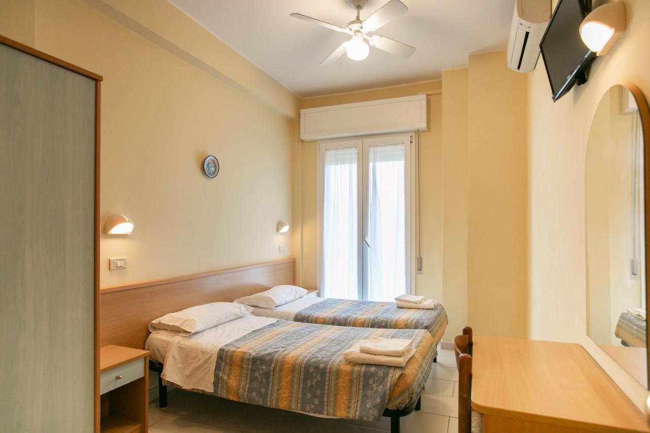 Hotel Valparaiso Rimini Eksteriør bilde