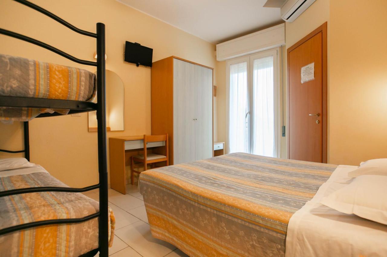 Hotel Valparaiso Rimini Eksteriør bilde