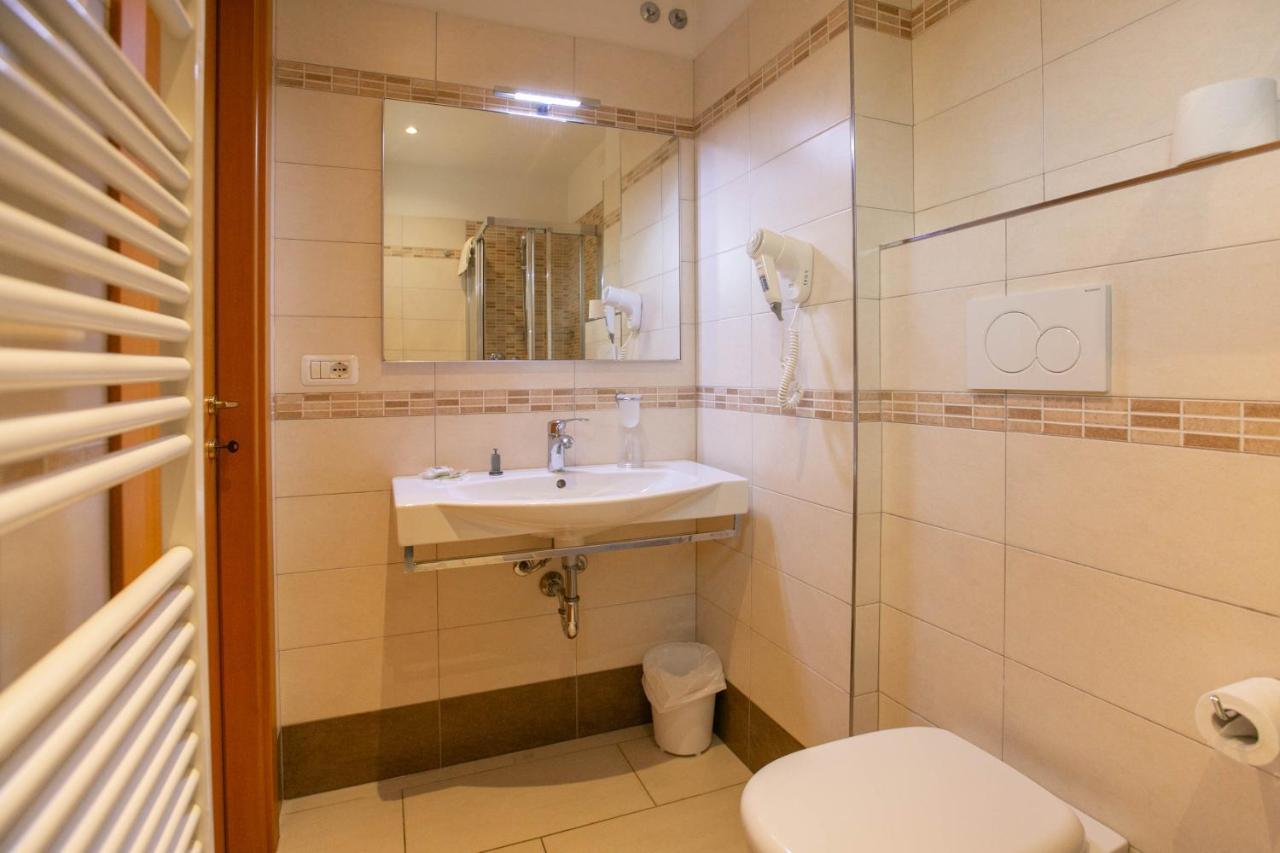 Hotel Valparaiso Rimini Eksteriør bilde
