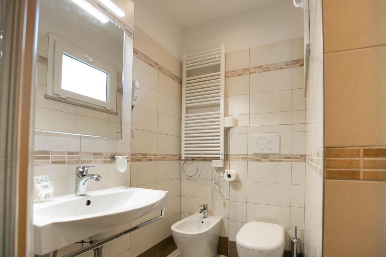 Hotel Valparaiso Rimini Eksteriør bilde