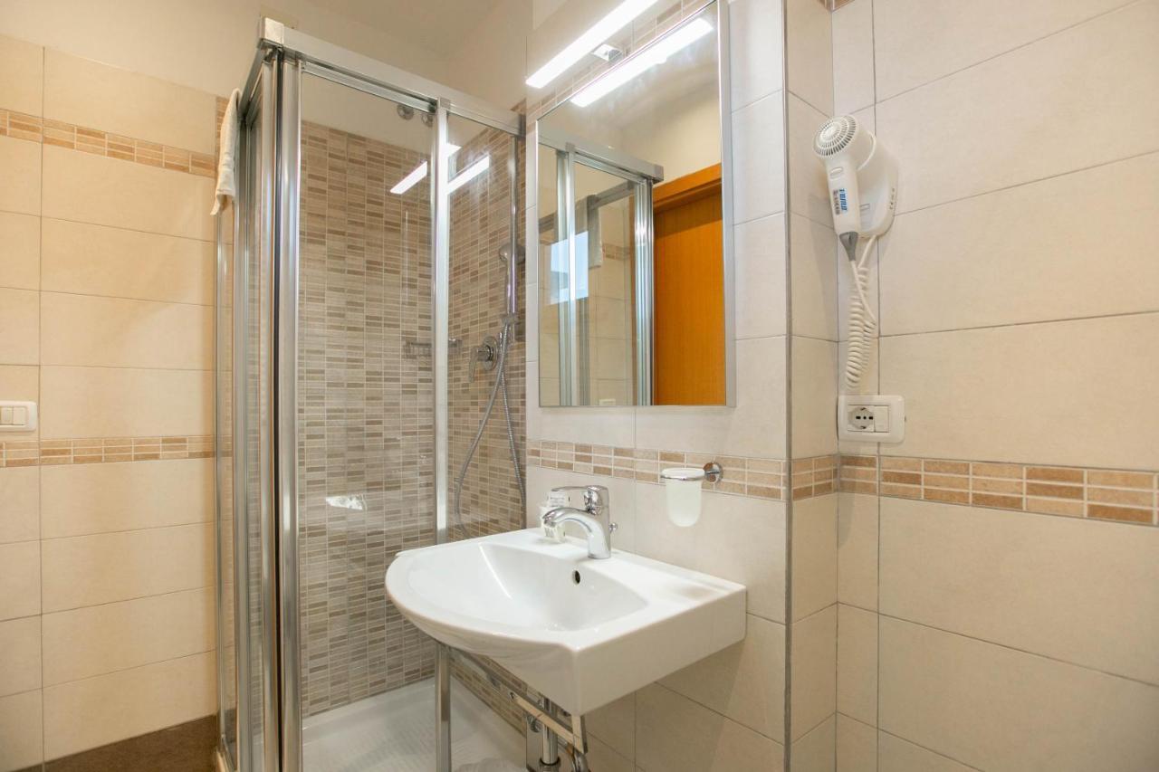 Hotel Valparaiso Rimini Eksteriør bilde