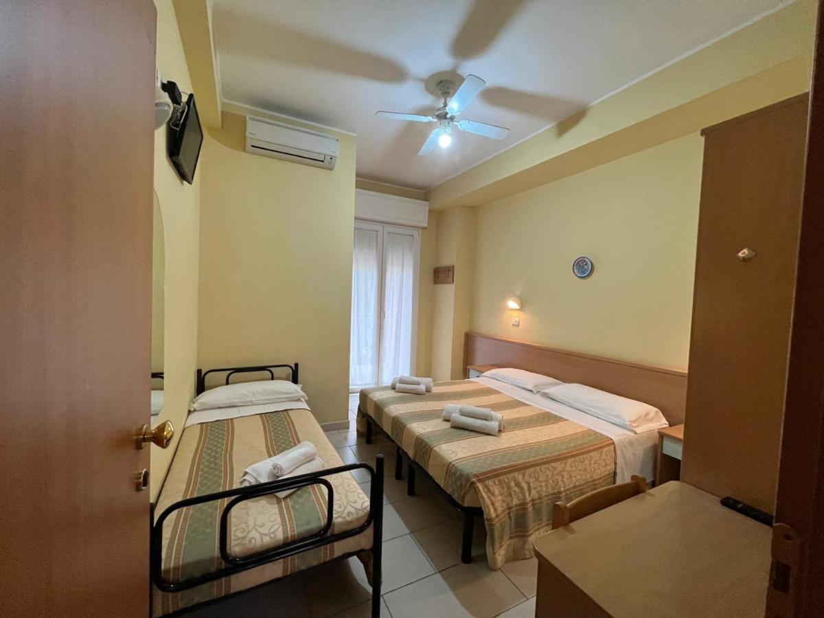 Hotel Valparaiso Rimini Eksteriør bilde