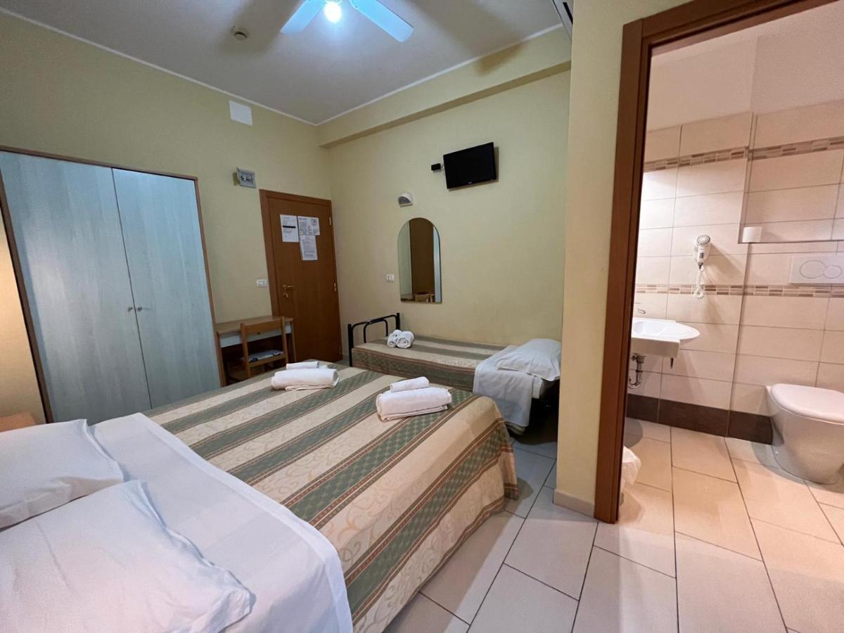 Hotel Valparaiso Rimini Eksteriør bilde