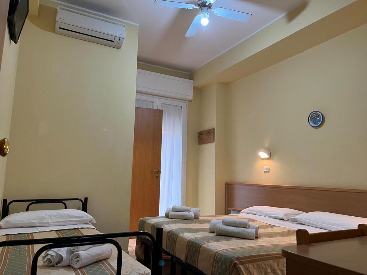 Hotel Valparaiso Rimini Eksteriør bilde