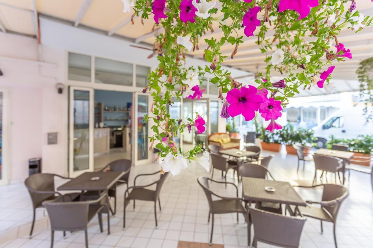 Hotel Valparaiso Rimini Eksteriør bilde