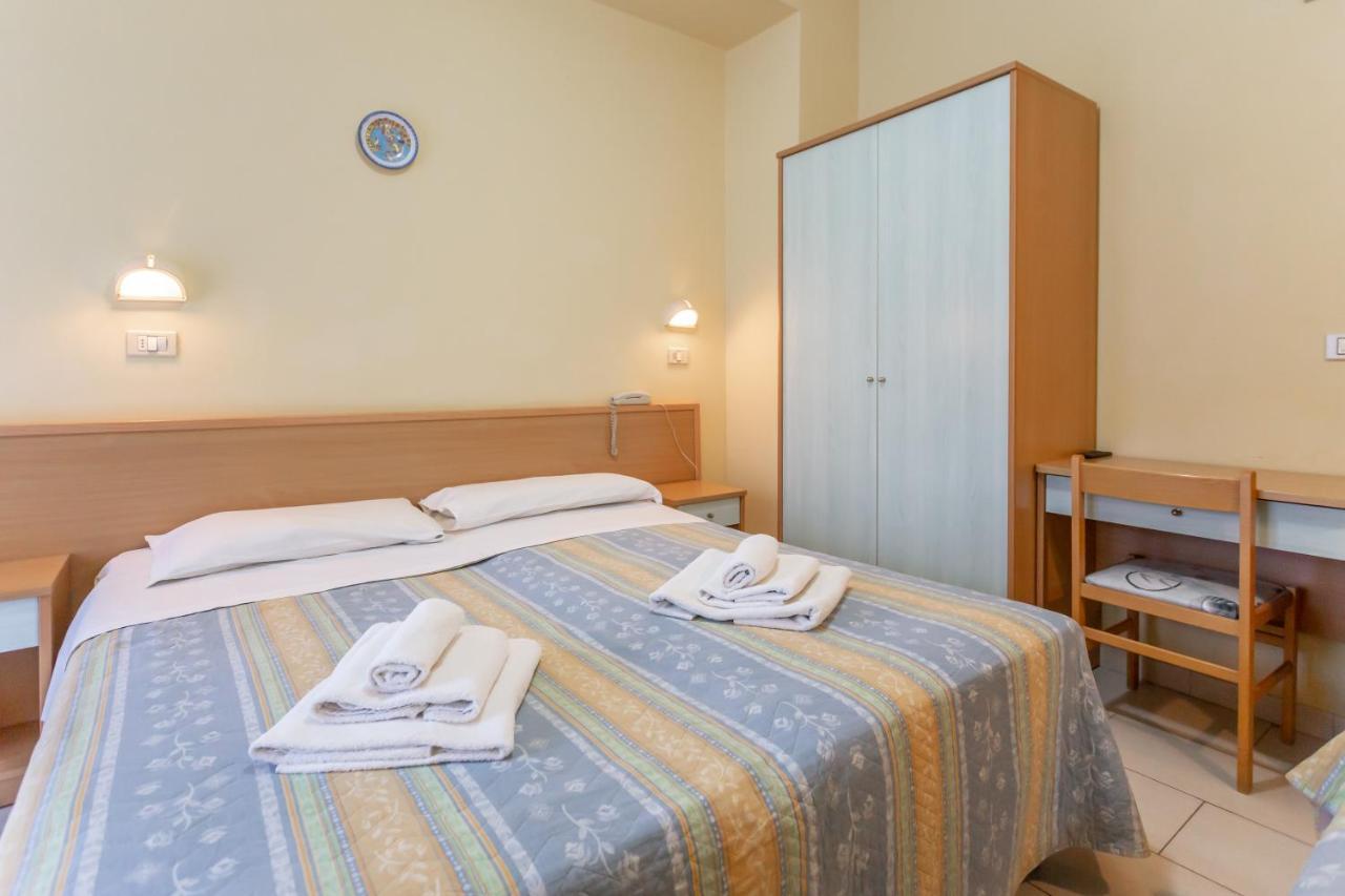 Hotel Valparaiso Rimini Eksteriør bilde