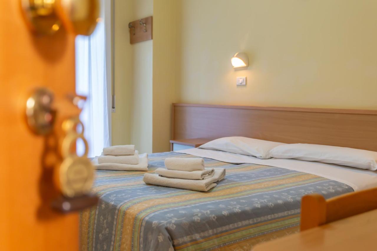 Hotel Valparaiso Rimini Eksteriør bilde