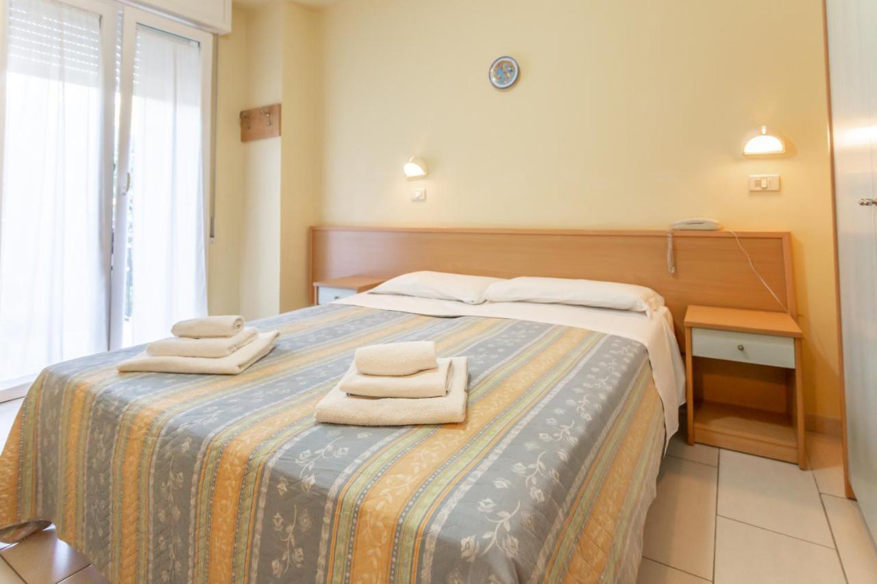 Hotel Valparaiso Rimini Eksteriør bilde