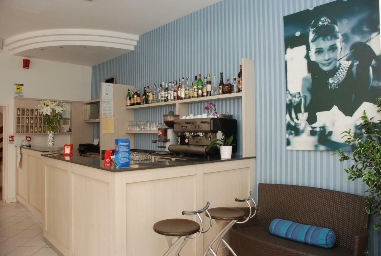 Hotel Valparaiso Rimini Eksteriør bilde